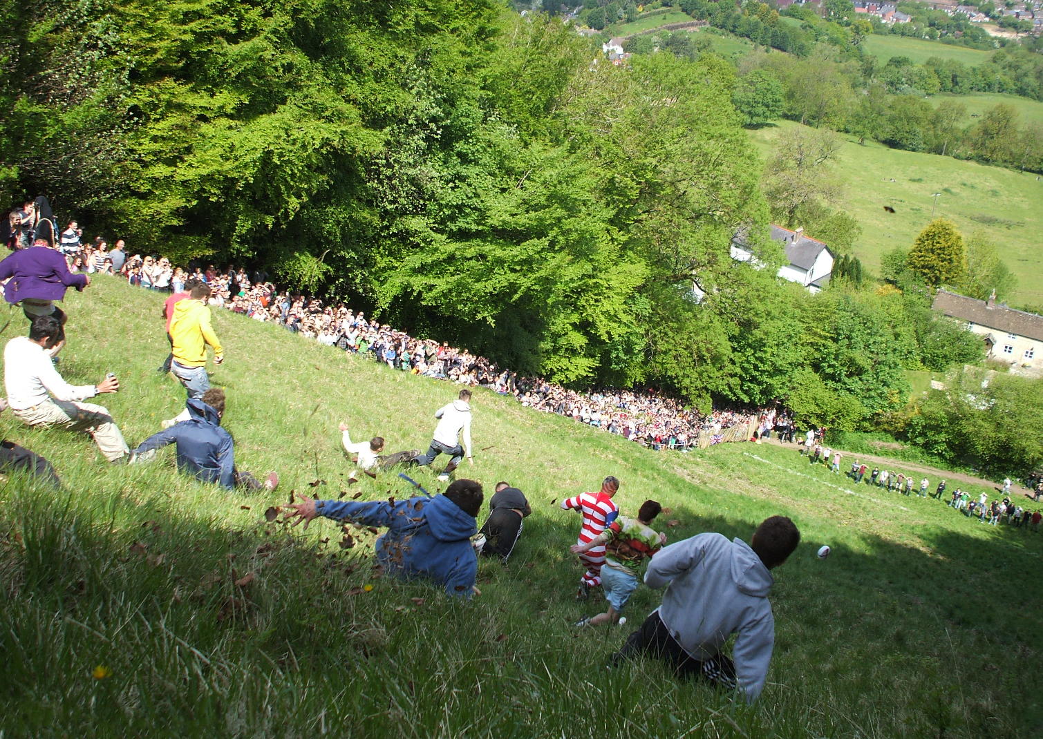 Cheese Rolling: la carrera más absurda y peligrosa del mundo